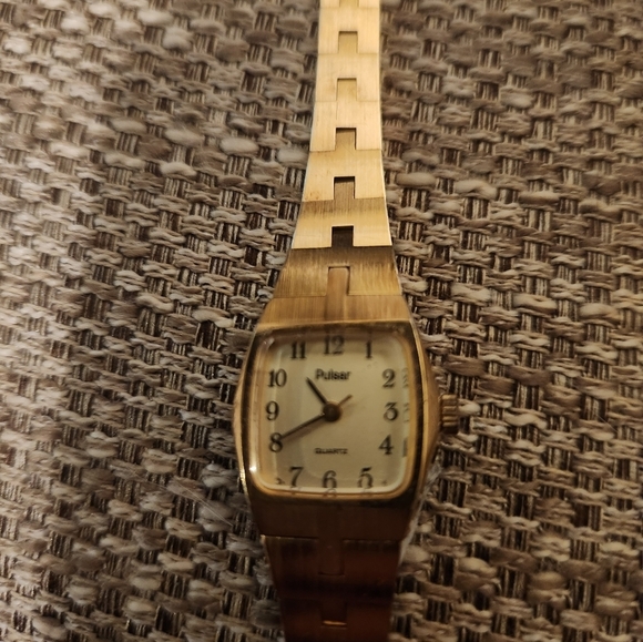 Pulsar brushed gold watch - Picture 2 of 2